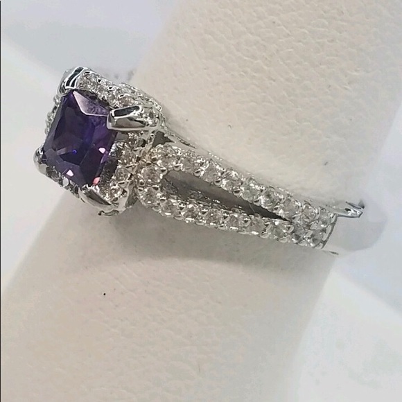 0.71 carat Lavish Princess Cut Amethyst CZ Ring - Picture 3 of 4